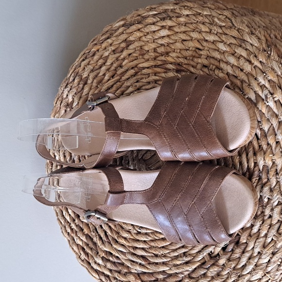 Dansko Womens Mara Open Toe Brown Strappy Leather Platform Sandals US8.5-9/EU 39 - Picture 4 of 9